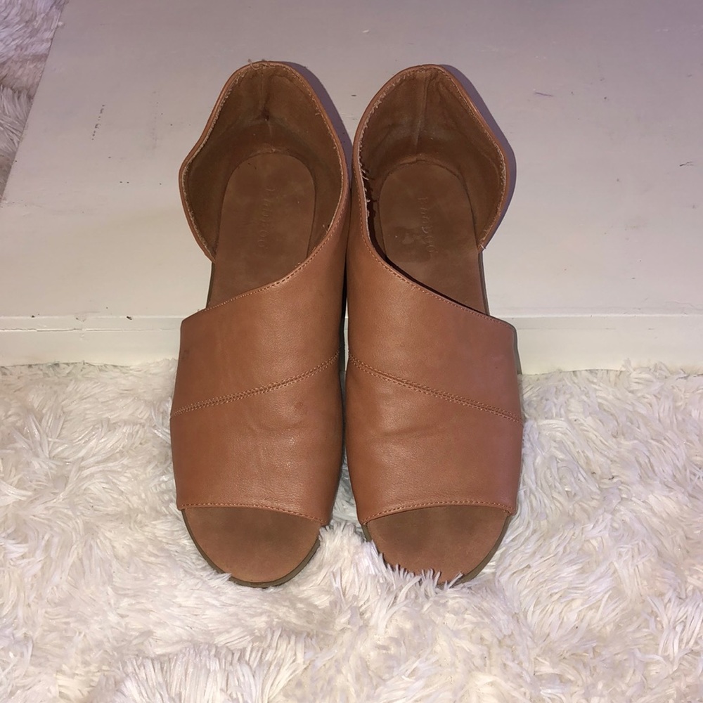 Bamboo Brand Like-New sandals - Picture 2 of 3